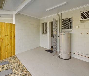Comfortable Two Bedroom Unit with Private Yard - Photo 3