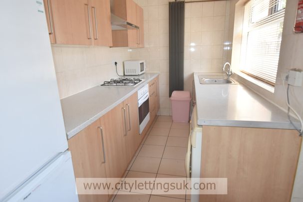 3 Bedroom End Terraced House - Photo 1