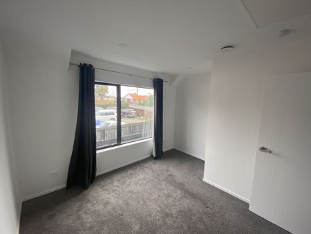 Discover comfort and style at 2/20 Metcalfe Rd, Ranui. - Photo 2