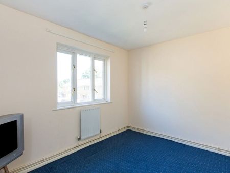 4 Bed Semi-Detached House, Ronnie Lane, E12 - Photo 5