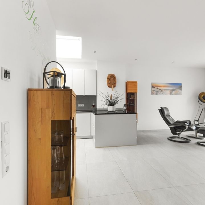 Sehr hochwertige Penthouse-Wohnung mit Einbauküche - Photo 1