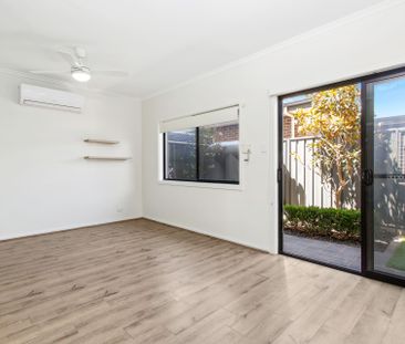 Ideal Location - Premium Lifestyle - Modern 2 Bedroom Townhouse &excl; - Photo 5