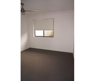 MODERN DUPLEX IN QUIET STREET - Photo 2