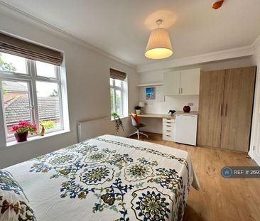 1 bedroom in a house share to rent - Photo 4