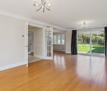 St. Andrews Gardens, Cobham, Surrey, KT11 - Photo 3