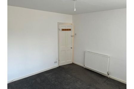 4 bedroom semi-detached house to rent - Photo 4