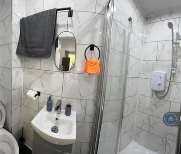 1 bedroom in a house share to rent - Photo 6