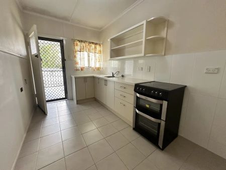 3/39 Thurlow Street, Newmarket QLD 4051 - Photo 2