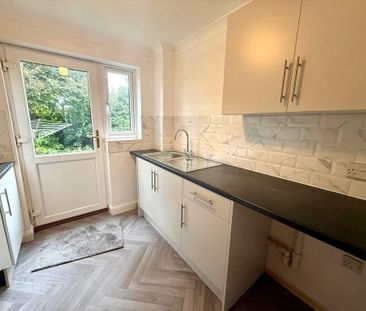 2 bedroom ground floor flat to rent - Photo 3