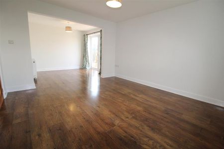 3 bedroom detached house to rent - Photo 4