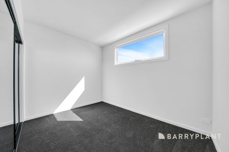 Brand-New 4-Bedroom Townhouse in Willowstone Estate - Photo 5