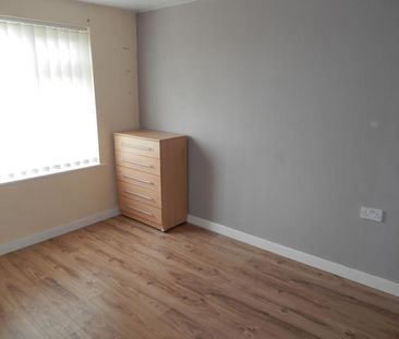 2 bedroom end of terrace house to rent - Photo 3