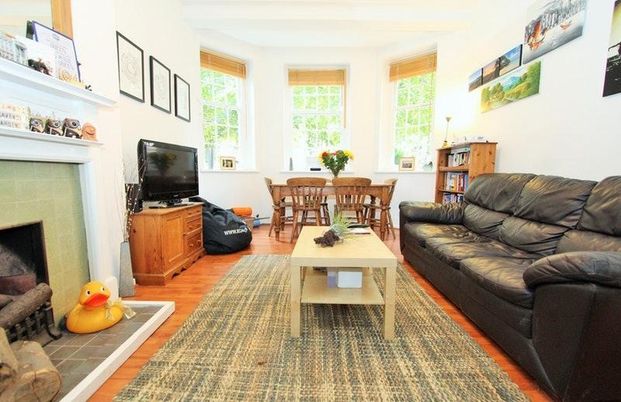 3 Bed Flat, Trouville Road, SW4 - Photo 1