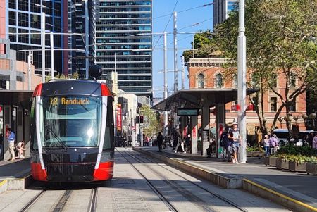 Luxurious Split-Level Apartment in Iconic Lumiere Residences - Photo 4