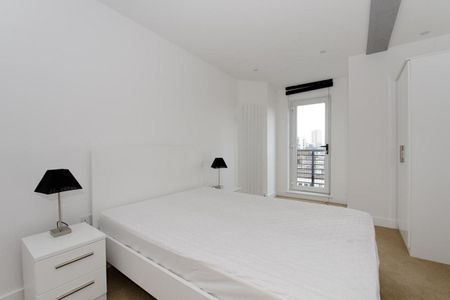 3 bedroom flat in Islington - Photo 2