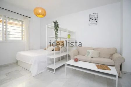 Alquiler de estudio en Calle Fernando el Católico - Photo 2