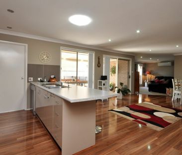 STUNNING FAMILY HOME!! - Photo 4