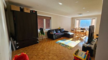 For Lease - 121 Badessa Circle, Vaughan, Ontario - Photo 2