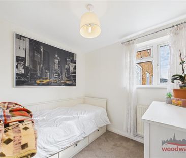 3 bedroom flat to rent - Photo 4