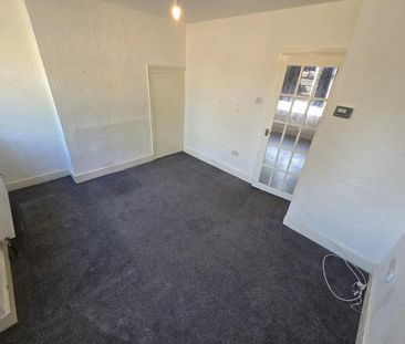 2 bedroom end of terrace house to rent - Photo 3