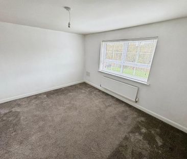 4 bedroom semi-detached house to rent - Photo 2