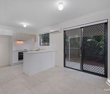 Spacious Townhouse in Quiet Location with Pool Access! - Photo 6