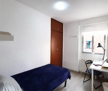 Calle de Santa María Reina, Madrid, Community of Madrid 28041 - Photo 2