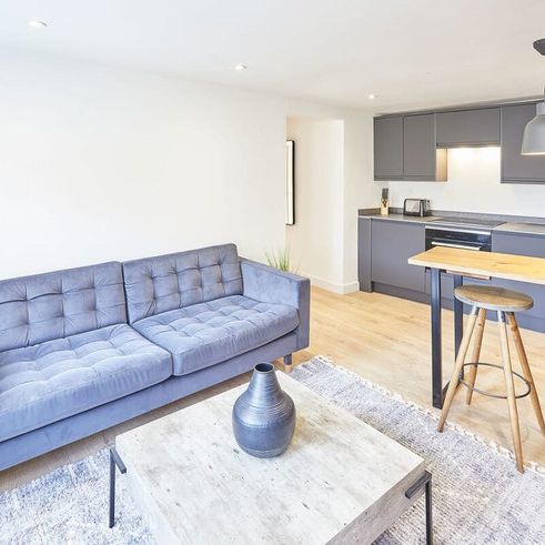 Golden Lion Bank - Photo 1