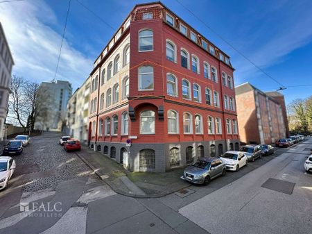 Stilvoll wohnen mit Altbaucharme – 3-Zimmer-Wohnung mit Aufzug und Stellplatz! - Photo 5