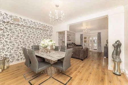 The Avenue, Hornchurch, Hornchurch, RM12 - Photo 2