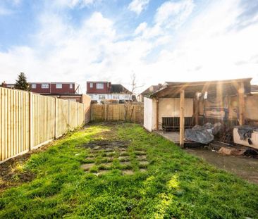 3 bedroom semi-detached house to rent - Photo 3