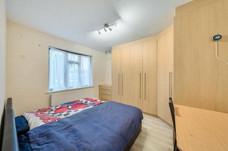 4 bedroom semi-detached house to rent - Photo 5