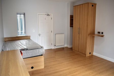 5 bedroom townhouse to rent - Photo 4