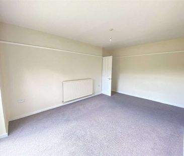 A well presented family home located in vibrant Ditton. - Photo 1