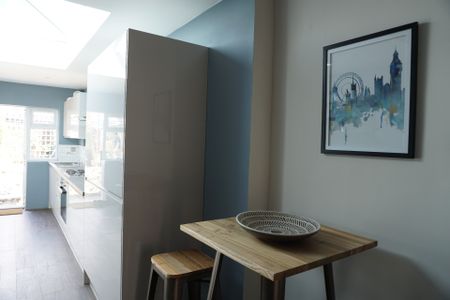 A stunning 7 bedroom co-living house for professionals - Photo 3