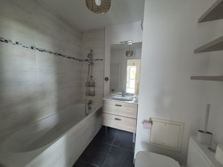 Location Appartement 3 pièces 70m² LILLE 59000 - Photo 5