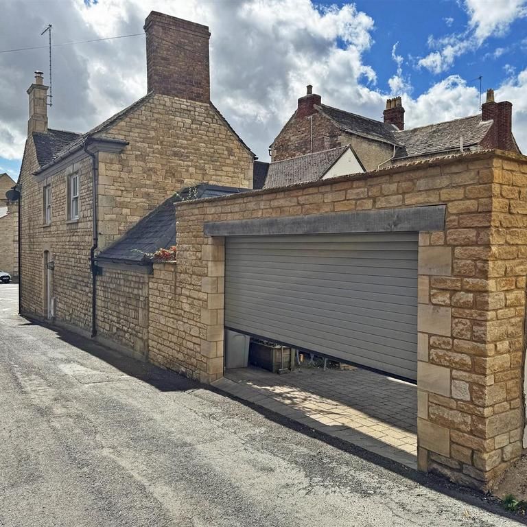 3 bedroom end of terrace house to rent - Photo 1