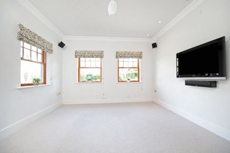 6 bedroom detached house to rent - Photo 3