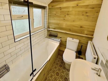 2 bedroom House To Let - Photo 3