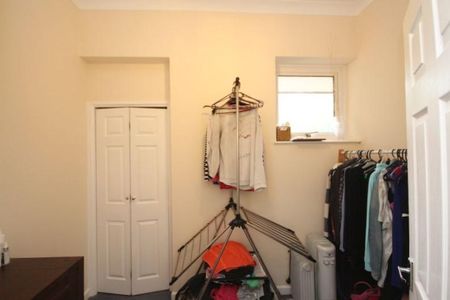 3 bedroom end of terrace house to rent - Photo 4