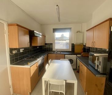 Room in a Shared House, Raynham Road, W6 - Photo 5