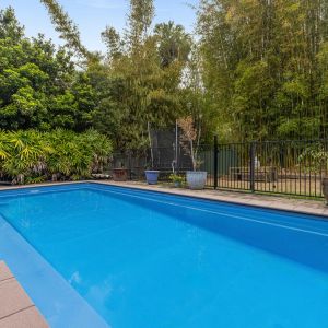 Spacious Family Home with Pool & Entertaining Balcony in Everton Park - Photo 3