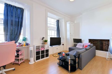 Spacious Studio Apartment in the Heart of Clifton - Photo 2