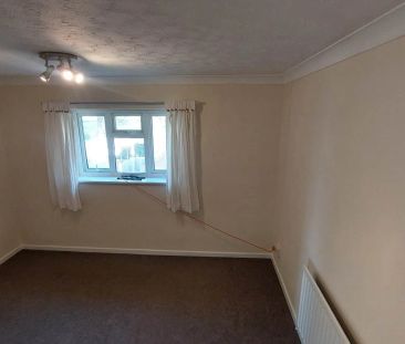 Whitesmead Road, Stevenage - Photo 1