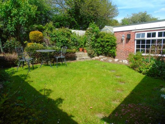 3 bedroom bungalow to rent - Photo 1