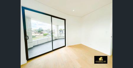 Beautiful 5 Bedroom House In The Heart Of Yagoona - Photo 3