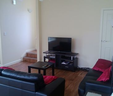 5-bedroom shared house / townhouse, Broughton Avenue - Photo 3