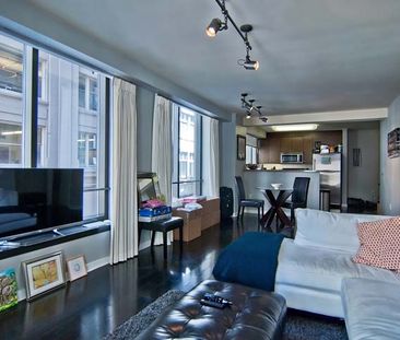 MODERN 1 BEDROOM APARTMENT IN CENTRAL TORONTO - Photo 2