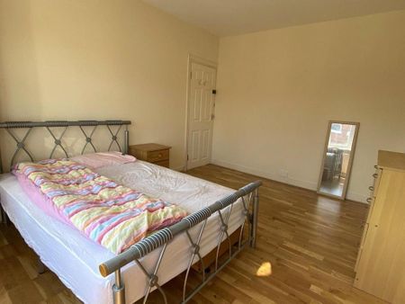 4 bedroom semi-detached house to rent - Photo 3