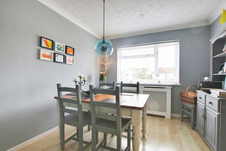 4 bedroom detached bungalow to rent - Photo 4